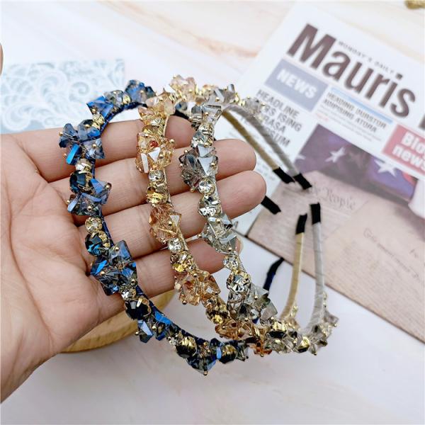 カチューシャ 全4色 細め キラキラ ビジュー飾り クリスマスプレゼント プチプラ お手軽 仮装 ヘ...