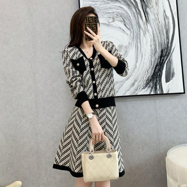 レディースニットセットアップ Vネック トップス+Aラインスカート 2点セット シンプルなデザイン ...