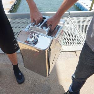 ガソリン携行缶 ステンレス 20L 縦型 消防...の詳細画像4