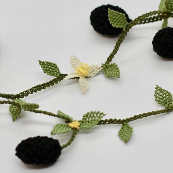 トルコ製イーネオヤ・グラスコード 果実と花（オリーブ×ホワイト）