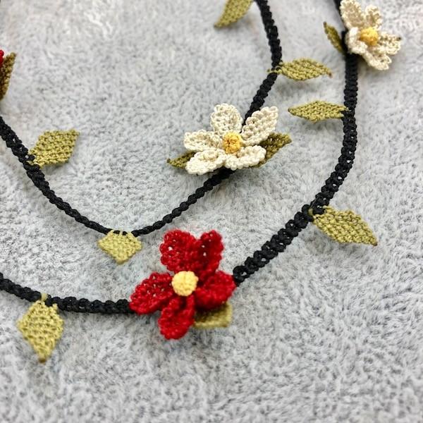トルコ製イーネオヤ・グラスコード 花（レッド×ホワイト）