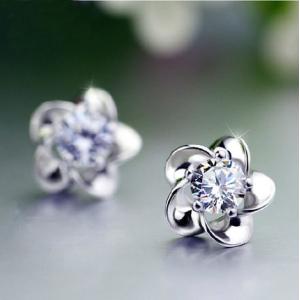 ピアス レディース お花 一粒ダイヤ フラワー プラチナ仕上げ シルバー925 CZダイヤ 彼女 妻...