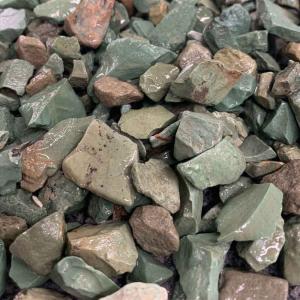 きれいな 緑の砂利 砕石 ガーデニング 化粧砂利 おしゃれな 緑 インパクト 庭 新緑化石砕石 5分 18ｋｇ｜jyarinko