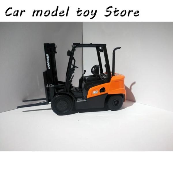 【並行輸入品】1:24 DOOSAN D30NXフォークリフト ダイキャストモデル玩具