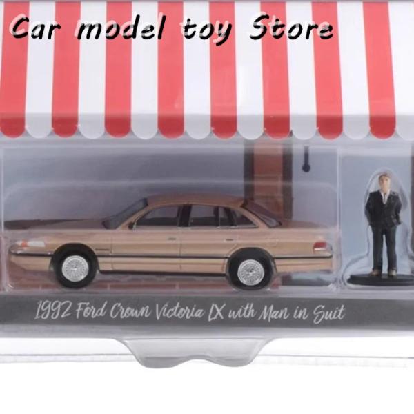 【並行輸入品】グリーンライトダイキャスト合金1:64スケール1992クラウンビクトリアLXウィズマン...