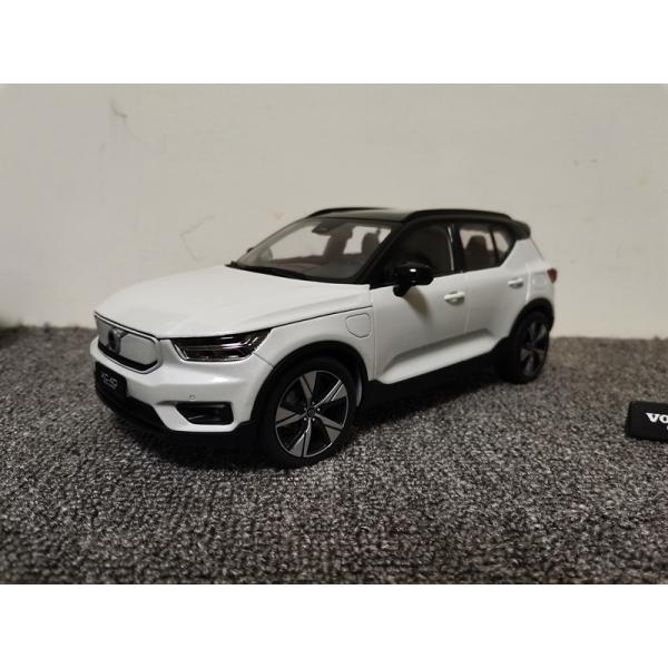 ミニカー 1/18 ボルボ XC40 2022