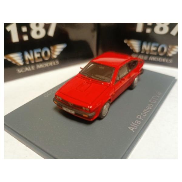 ミニカー 1/87 Alfa Romeo GTV-6 乗用車 レッド