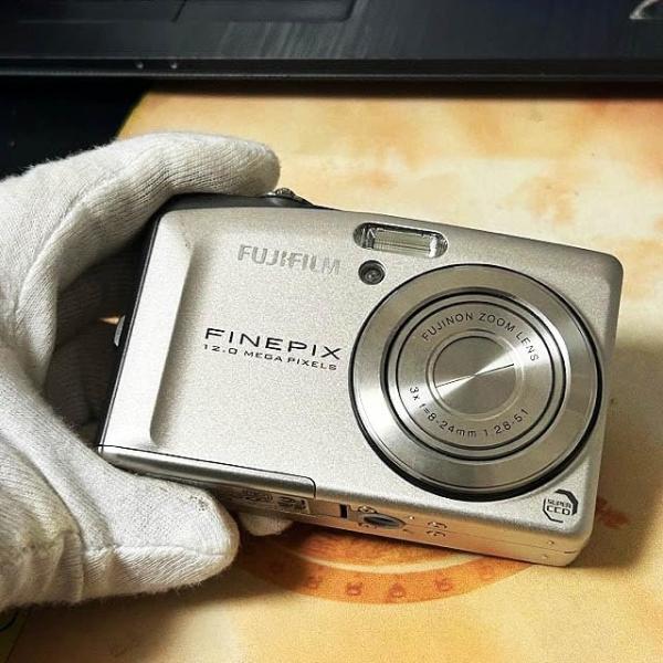 FUJIFILM デジタルカメラ FinePix (ファインピックス) F60fds シルバー FX...