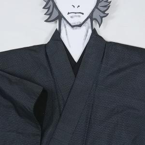 男物 着物 羽織 2点セット アンサンブル 大島紬 未使用 正絹 亀甲絣 黒色 薄橙色 身丈145cm 裄73cm きもの北條 A1024-2 本場大島紬 男着物 アンサンブル 大島紬 羽織 2点セット メンズ 正絹