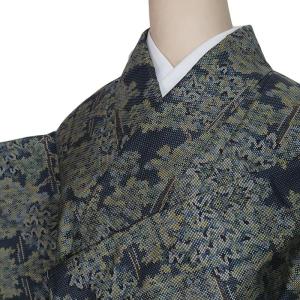 大島紬　未使用品 未使用品 リサイクル 大島紬 経緯絣 本場大島 洒落着物 黒 藍 泥染め