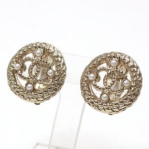 シャネル ココマーク イヤリング ライトゴールド コスチュームパール メタル A18C ボタンモチーフ 透かし クリップ式 新品同様