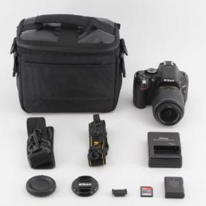 Nikon デジタル一眼レフカメラ D5200 レンズキット AF-S DX NIKKOR 18-55mm f/3.5-5.6G VR付属 ブラック