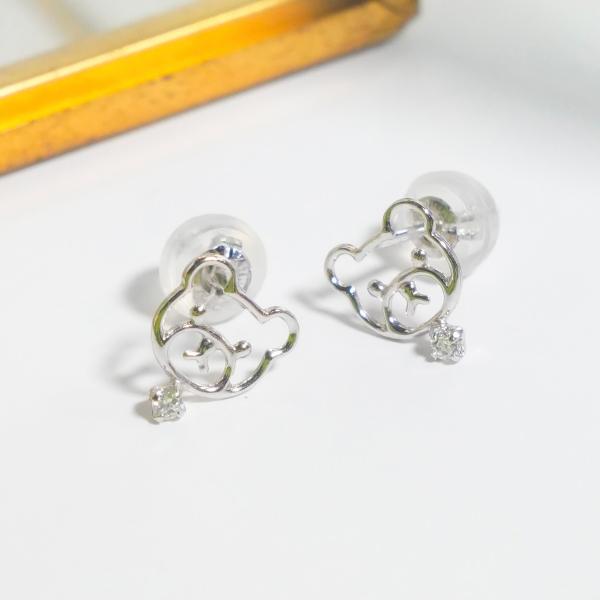 me on... K10ホワイトゴールド クマフェイスモチーフのピアス 女性 可愛い 爆買