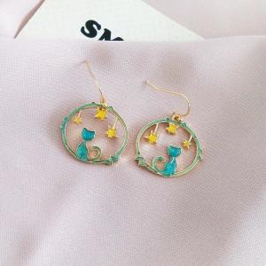 ドライフラワーのねこちゃんピアス 猫顔型 レジン フック アレルギー