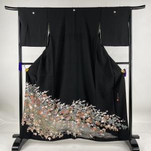 黒留袖 名品 落款あり 蘇州刺繍 やまと 草花 間垣 刺繍 黒 袷 身丈159cm 裄丈66cm M 正絹 中古
