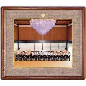 叙勲・褒章記念 写真額 半切 本紫檀材 木地色 : 掛け軸・絵画の専門店