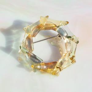 ガラスの冠『クラウン【ミモザ】』ブローチ【受注制作】｜kaleidoscope-glass