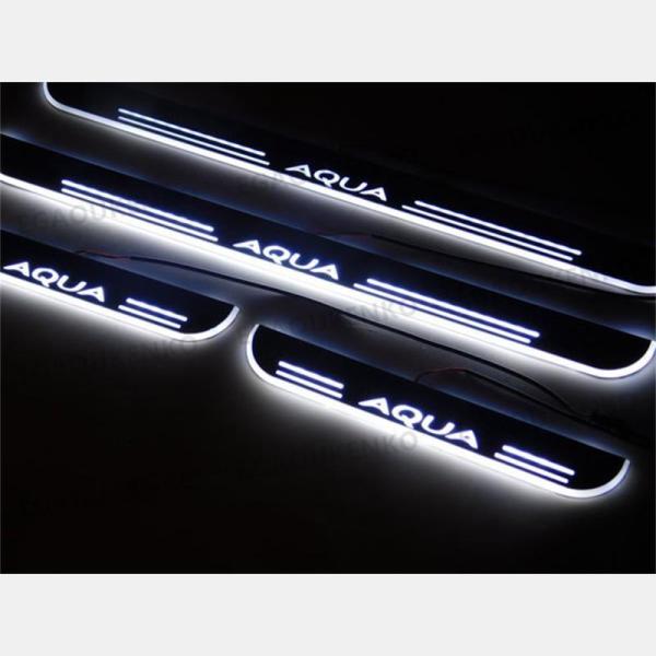 アクア AQUA LED スカッフプレート 白 流れる シーケンシャル 4点セット 1台分 新デザイ...