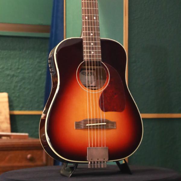 アウトレットセール Traveler Guitar トラベラーギター アコースティックギター Red...