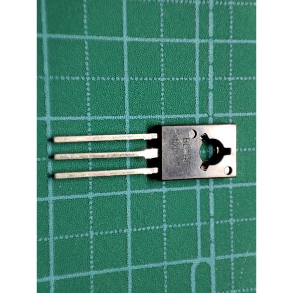 BD140　PNP型　中電力用トランジスタ　-80V -1.5A SOT-32