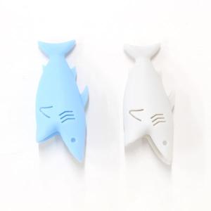 シリコーン歯ブラシキャップ サメ 2.8×6.4cm 2個入 (100円ショップ