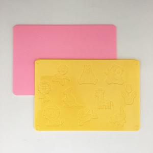 ねんど板　１８×２６．５ｃｍ　押し型１０種類・ストッパーシール付　［色指定不可］