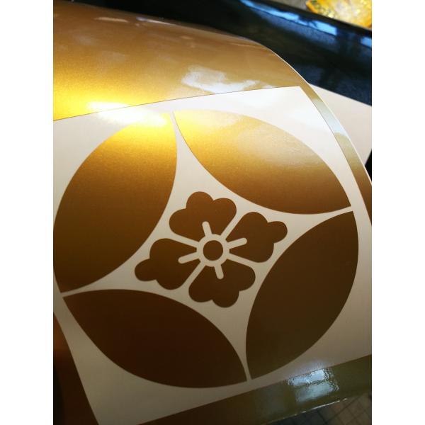 七宝に花菱紋　家紋カッティングステッカー　大きさは50ｍｍから180ｍｍまで選択可　かな角印おまけ　...