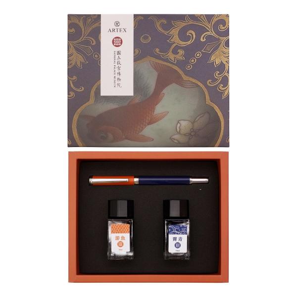故宮博物院 釉色万年筆 インクセット 霽青游魚轉心瓶 古代紫、常磐色  GF-F6-GPIS-CBG...