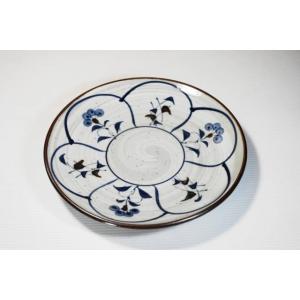 手描き間取草花6寸皿 [美濃焼/日本製/陶磁器/和食器/和風/グレー/丸/盛皿/中皿/居酒屋/旅館/...