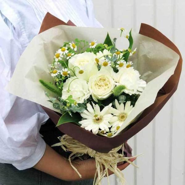 花束 小ぶりブーケ white 白色 生花 おしゃれ ブーケ  プレゼント 花束ギフト 新築祝い  ...