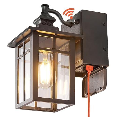 SIEPUNK Porch Light with Outlet, Dusk to Dawn Outd...