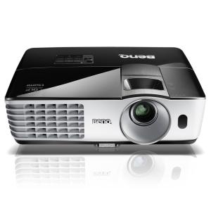 BenQ フルHDプロジェクター ホームモデル (3000lm/HDMI搭載/3D対応) TH681｜kheartsupply