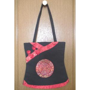 チャイナ服風バッグ　ブラック　サイズ：３０ｘ２９ｘ底マチ８．５ｃｍ　ハンドル５５ｃｍ　チャイナドレスに似合う中華風バッグ