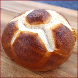 サッカーロールブレツッエル german brezel football roll