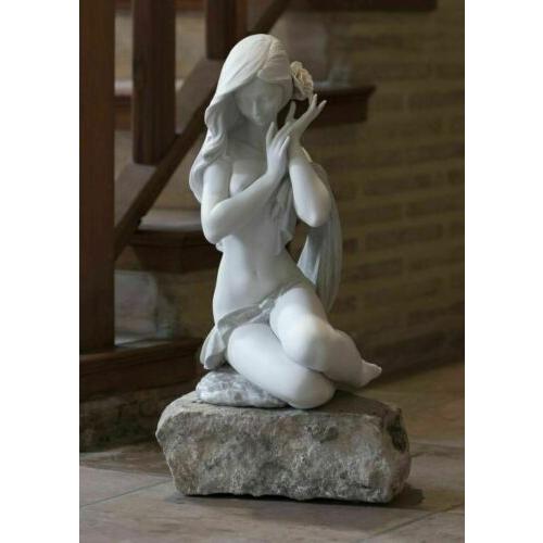 リヤドロ Lladro  Subtle moonlight Woman Figurine. Whit...