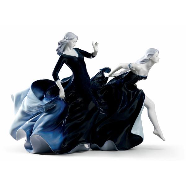 リヤドロ Lladr〓 Night Approaches Women Figurine, Limit...