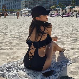 水着レディースワンピース 白 黒 フリル ビキ...の詳細画像1