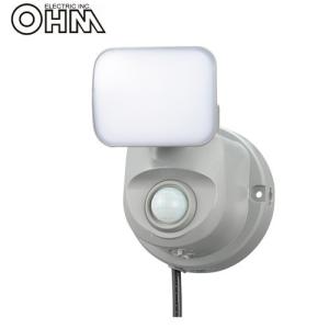 オーム電機 LEDセンサーライト AC電源 (コンセント式) 屋外可 LS400 5W×1灯 OSE-LS400｜kilat