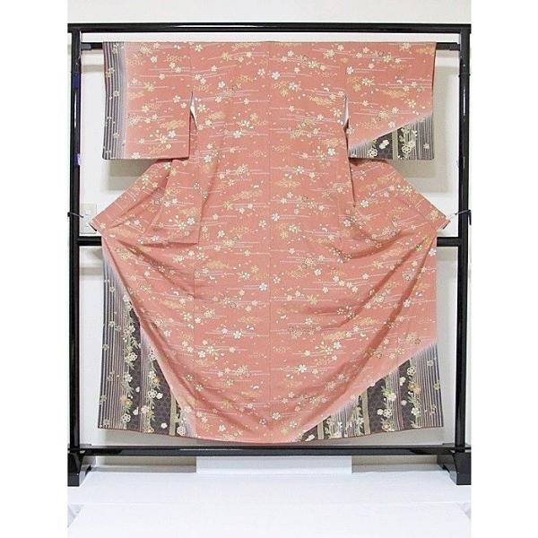 【未使用】【附下げ袷着物】綸子なしじ／裂取りに桜／レンガ色（明るめ）★156cm前後ベスト【美品】