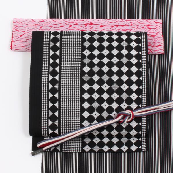 名古屋帯 正絹 博多織 黒地 白 変わり市松 幾何学模様  全通柄 日本製 紋織 本筑博多織 洒落帯...