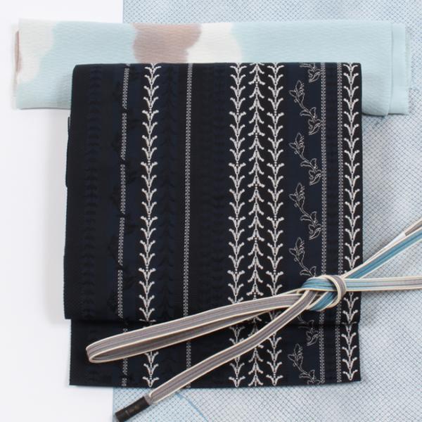 名古屋帯 正絹 博多織 紺 黒 白 柳幾何学模様  全通柄 日本製 紋織 本筑博多織 洒落帯 協和工...