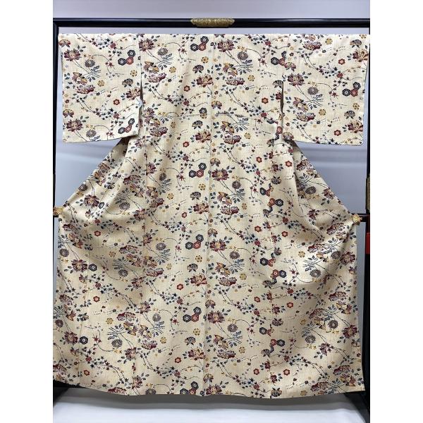 着物 紬（つむぎ） 浦野理一作型染紬 良好 中古 花柄 クリーム色 正絹 裄68.5cm レディース...