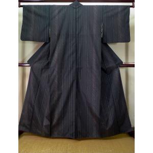 着物 大島紬 女性用 和服 縦横絣 シルク（正絹）   オリーブ, 縞 【中古】 【USED】 【リサイクル】 ★★★★☆ J1023H｜kimonoya-japan