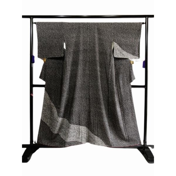 逸品 未使用 黒 白 小花柄 訪問着 正絹 リサイクル 道長取り 唐草花 蝶々 紅型 入学式 卒業式...