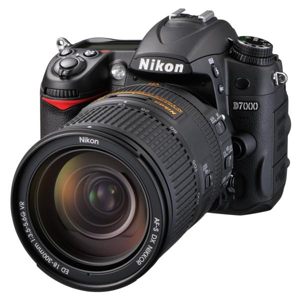 Nikon デジタル一眼レフカメラ D7000 スーパーズームキット AF-S DX NIKKOR ...