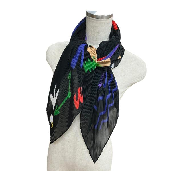 ミーイッセイミヤケ me ISSEY MIYAKE プリーツグラフィックスカーフ ブラック×マルチカ...