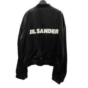 ジルサンダー JIL SANDER バックロゴサテンブルゾン JSC0401210 ブラック サイズ：38｜kindal