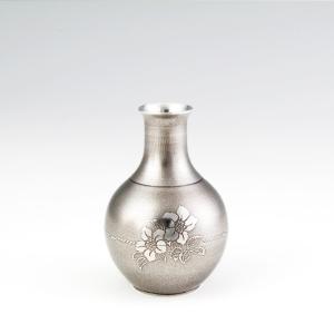 受注生産 薩摩焼 十五代沈壽官作(ちんじゅかん)白薩摩九寸花瓶 本金秋