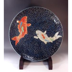 E-壁【美品】有田焼 陶板画 壁掛け 飾り物 孔雀 牡丹 青藍 金彩コルク裏打ち 金彩釉裏紅孔雀牡丹絵飾り皿｜有田焼 陶芸作家 藤井錦彩作 : 有田焼