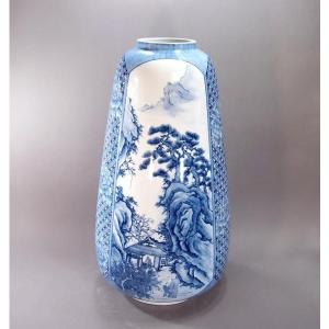 有田焼　染付七宝文様牡丹山水絵特大花瓶｜陶芸作家　藤井錦彩 作